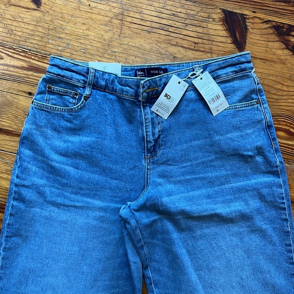 Boden Low Rise Wide Leg Jeans - Picture 3 of 6